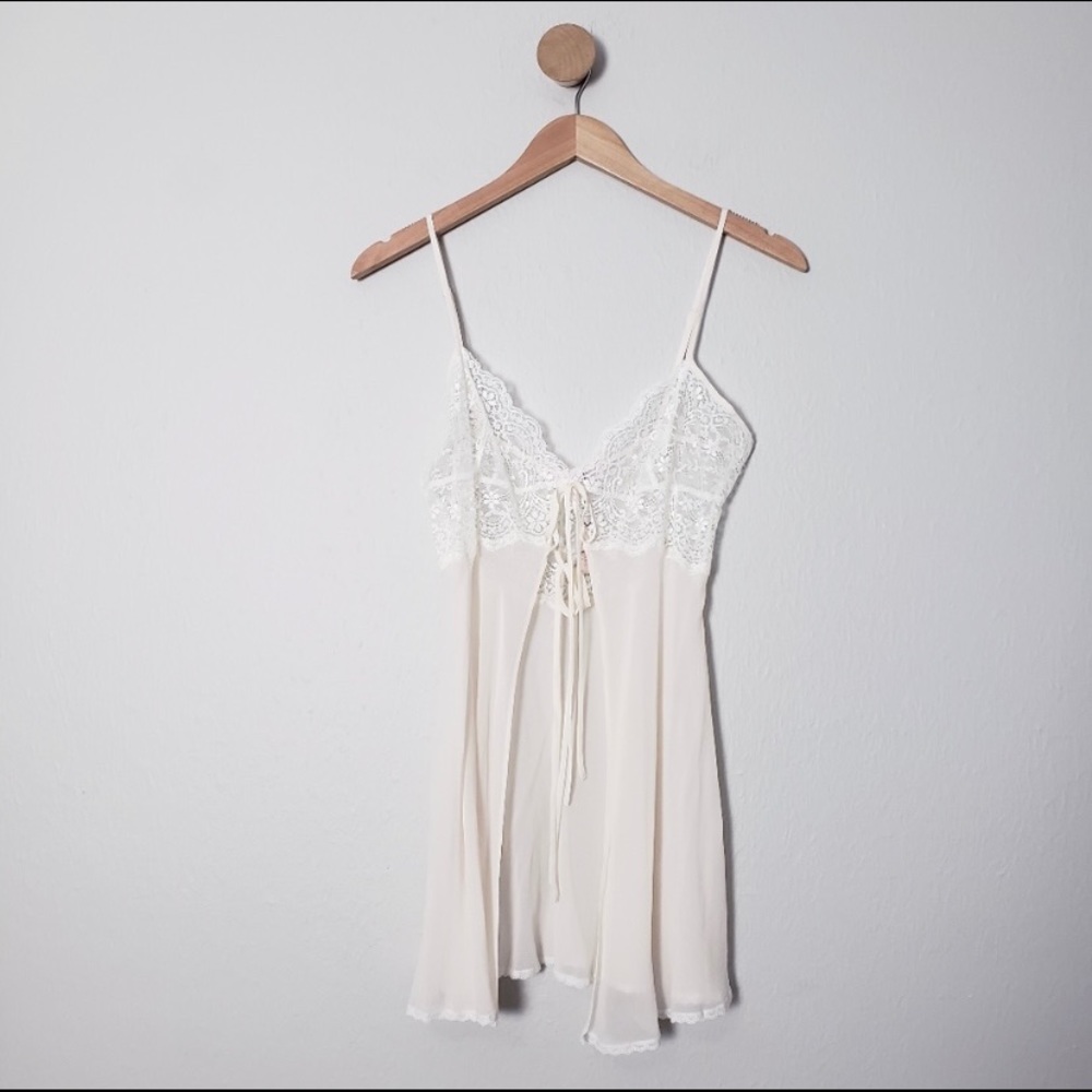 {SOLD} VICTORIA'S SECRET Silk & Lace Babydoll Slip